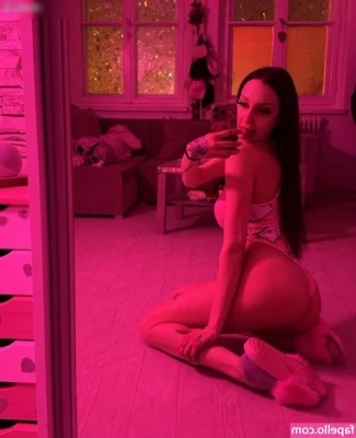 lischadelicious - Do you think my ass looks good when I eat her pussy? 👅