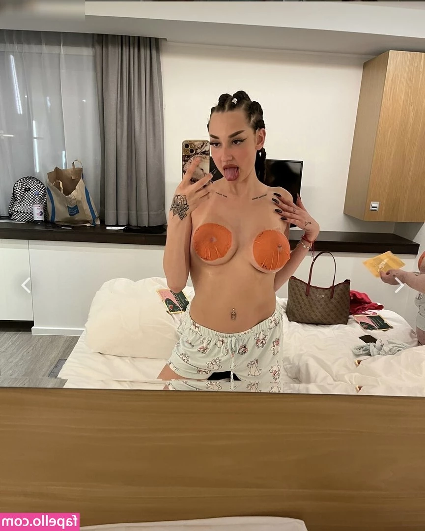 lischadelicious - Happy Friday  I need cock so bad