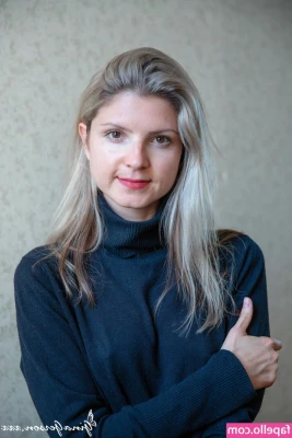 Gina Gerson [ gina-gerson ] - Stroking my big ol girl dick! bet youd love to know what im jerking