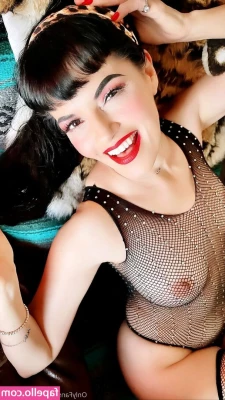 Bernie Dexter [ bernie-dexter ] - What is your favorite fetish, babe? 😈
