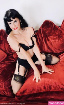 Bernie Dexter [ bernie-dexter ] - Do you like when I show off for you Daddy?