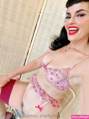 Bernie Dexter [ bernie-dexter ] - The sun is back    I m ready for summer     Do you prefer beach or