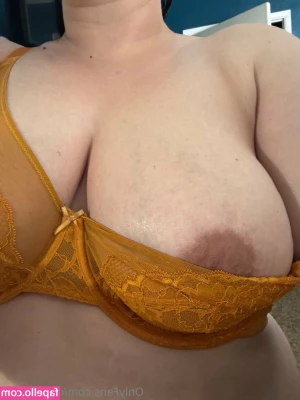 cherry6669 - Me VR boxing to Thrill of the Fight in my underwear  Please  excuse