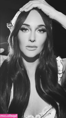 Kacey Musgraves [ kacey-musgraves ] - Who’s ready to see this new GG!! 👀 🍑 👣 This is the perfect