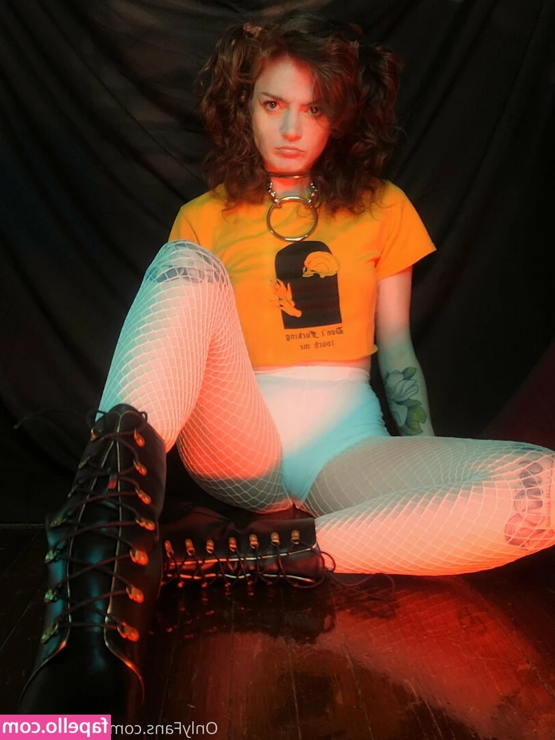 lil.red.rae666 [ lil-red-rae666 ] - new photo session  photo from the official account