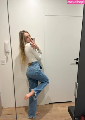 mon_mon [ mon-mon ] - Wanna grab a coffee or  hmmm  My body