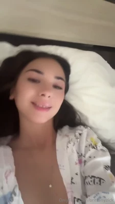 brittanyzick - Soll ich heute ein Höschen im Kurs anziehen oder ohne gehen   Was