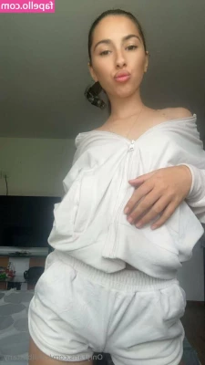brittanyzick - I no longer offer FaceTime or Skype shows unless I’m live or online