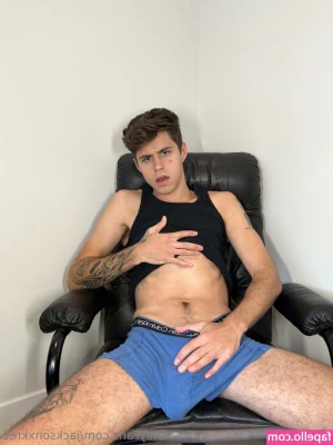 jacksonxkrec - Las dos partes de tu cuerpo que hacen las cosas más sucias son las