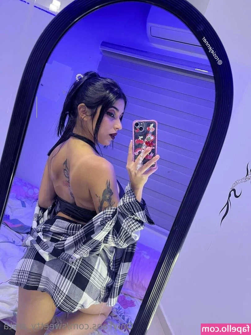 sweetty_anita [ sweetty-anita ] - I just LOVE  eatingass   want to see this MILF lick  suck and clean