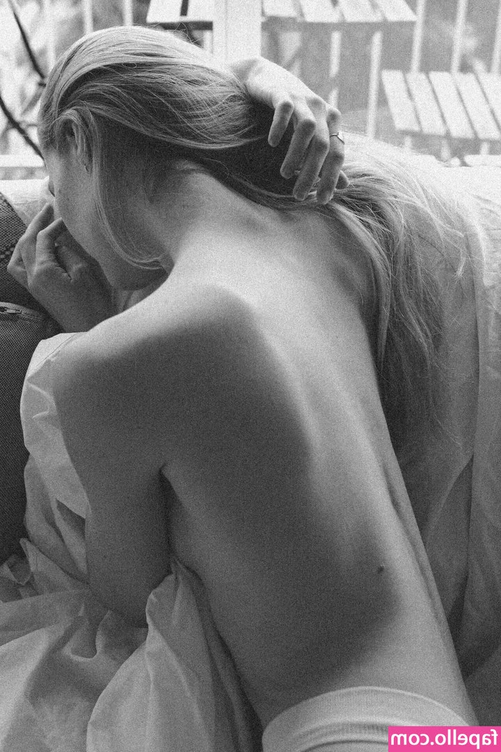 Océane Le Ny [ oceane-le-ny ] - Dick pics and tributes are always welcum in my DMs - anyone down to