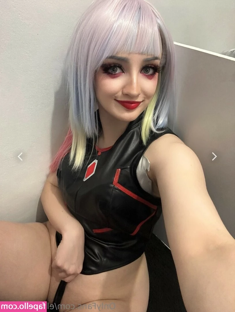 Ellawaifuuxo - I lie on the bed and rest  and what are you doing