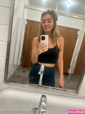 kathryngong - Piernitas al aire 🔞🍑🔥😈🤤🥵🍆