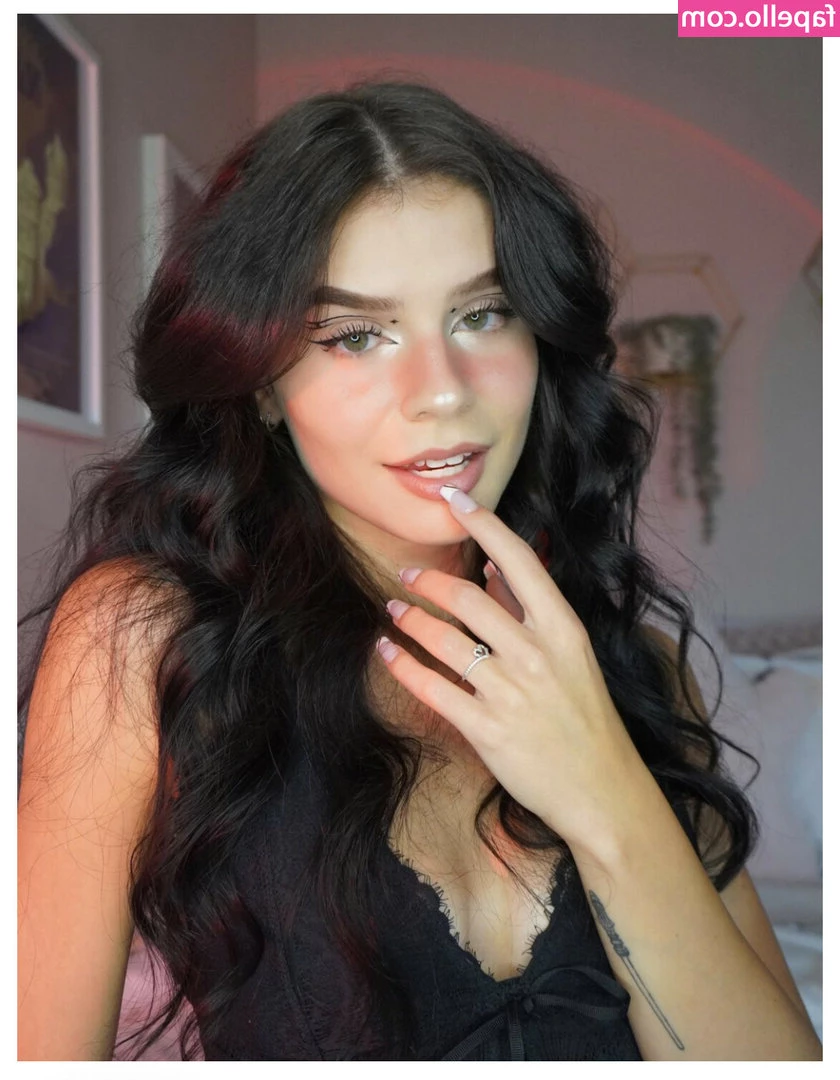 Cassiana Pozzi [ cassiana-pozzi ] - Come and watch me play - and attempt to put my dildo up my ass but