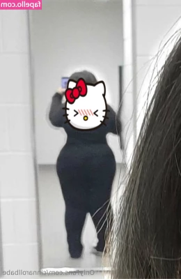 cinnarollbabe - Massage it in