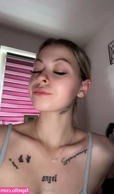 Sweetjoli69 - I’ve been a good girl this year