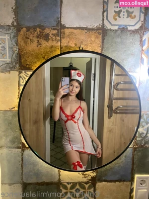 lovelymila - Haluuks nähä ku tää sujahtaa mun sisää?😉 oon vapaa
