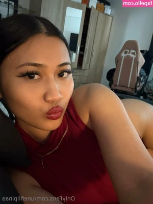 unefilipinaa - my titties looks so huge in this cosplay