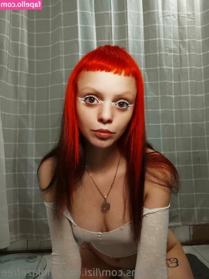 lizi.goldenblazefree [ lizi-goldenblazefree ] - As-tu constaté   Qu en fait on ne se voit jamais Je sature et tu le