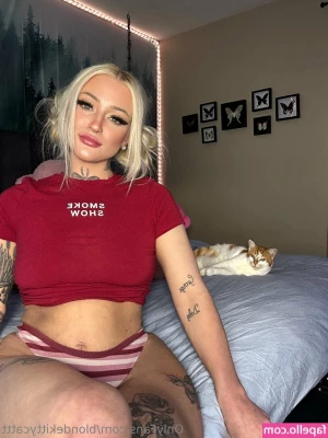 blondekittycattt [ blondekittycattt-1 ] - Bunny Vibe and Anal Play