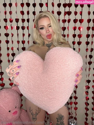 blondekittycattt [ blondekittycattt-1 ] - message me if you want to see it bare without my hands 🫣