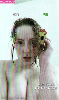 ellediabla - Creating Content and back stage picture