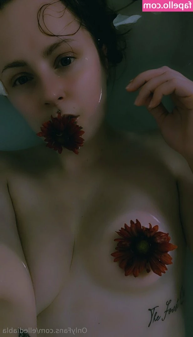 ellediabla - Just a little flash for Friday