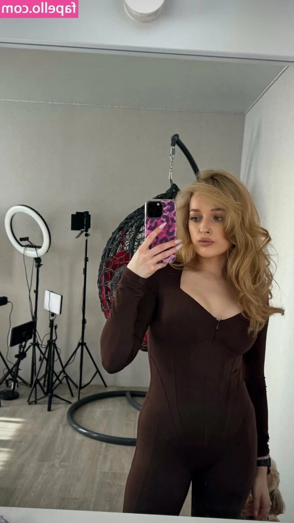 lilybetttgirl - Damn, this is some good dick!!! 😛😛