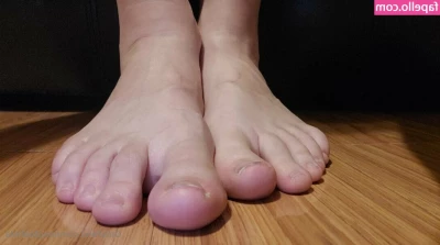 longfootlola - going to the store 😇