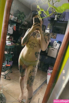 lav3ndersmok3 - I think my plump thighs need to be worshipped with my feet