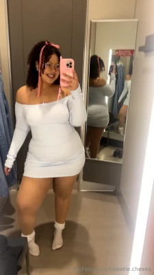 sweetie.cheeks [ sweetie-cheeks ] - Im so horny and u bb  What do u like