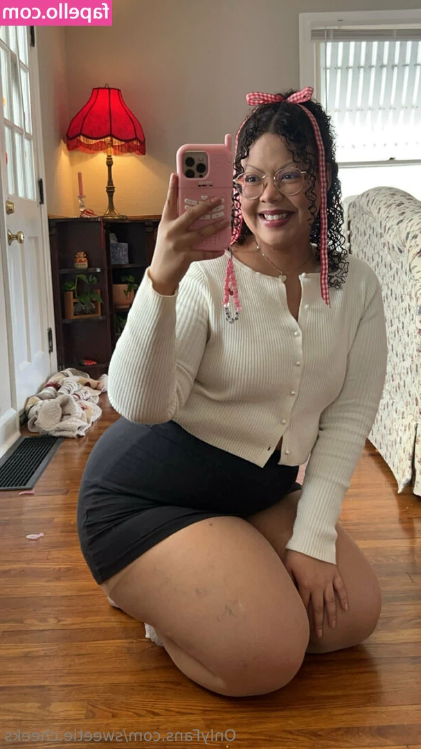 sweetie.cheeks [ sweetie-cheeks ] - Hi guys who want to play with me today
