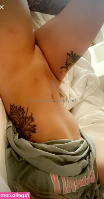 milliemay69 - Mira la tanga de hilo que tengo en el sillón y una foto de regalo
