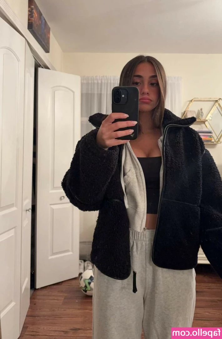 Sam Russo [ sam-russo-1 ] - i heard you wanted some cheek action   well im ya gal