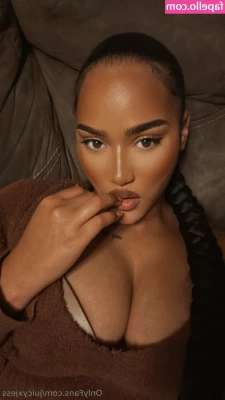 juicyxjess - Twerkn my fat ass for you   but then i start ignoring you for my