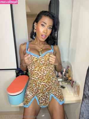 riana_xxx [ riana-xxx ] - It’s TittyTuesday! Time for good boys to worship My bouncy tits and