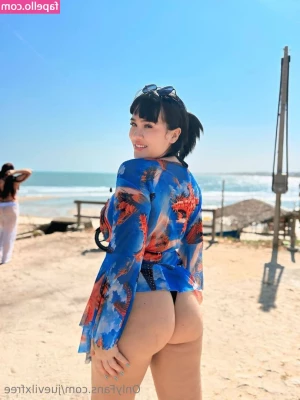 juevilxfree - Relaxed in bed  who s with us