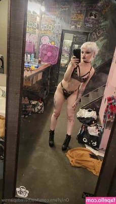 featheredsparrow - I ride with my titties out