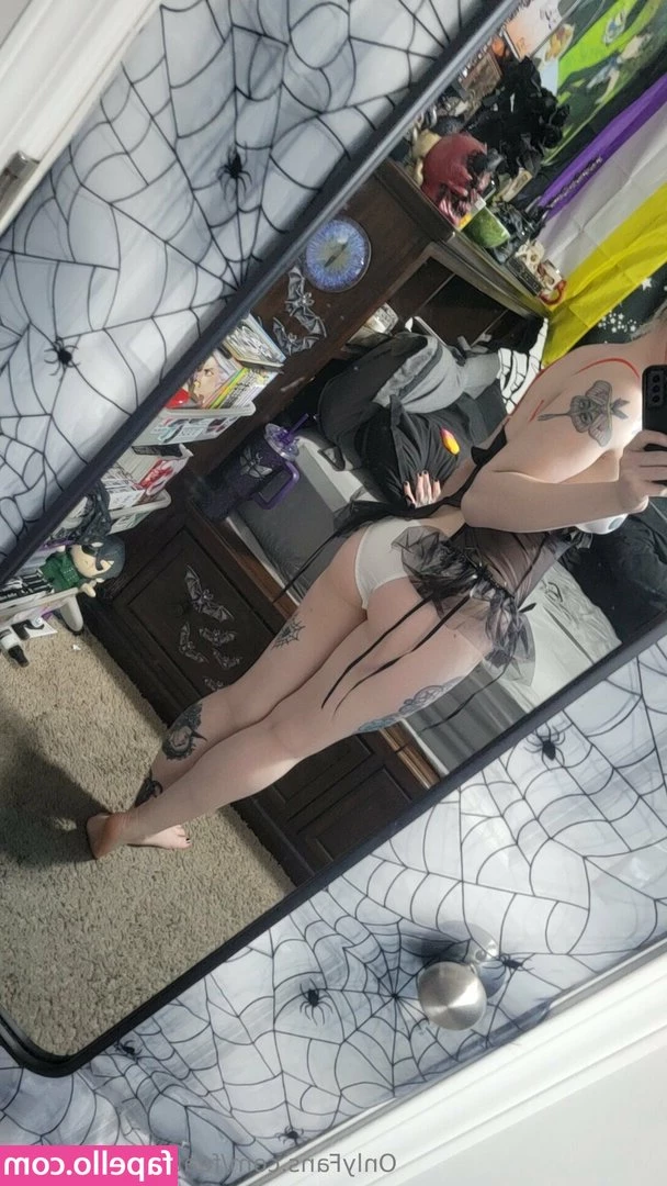 featheredsparrow - Hola papi  he sido una chica mala