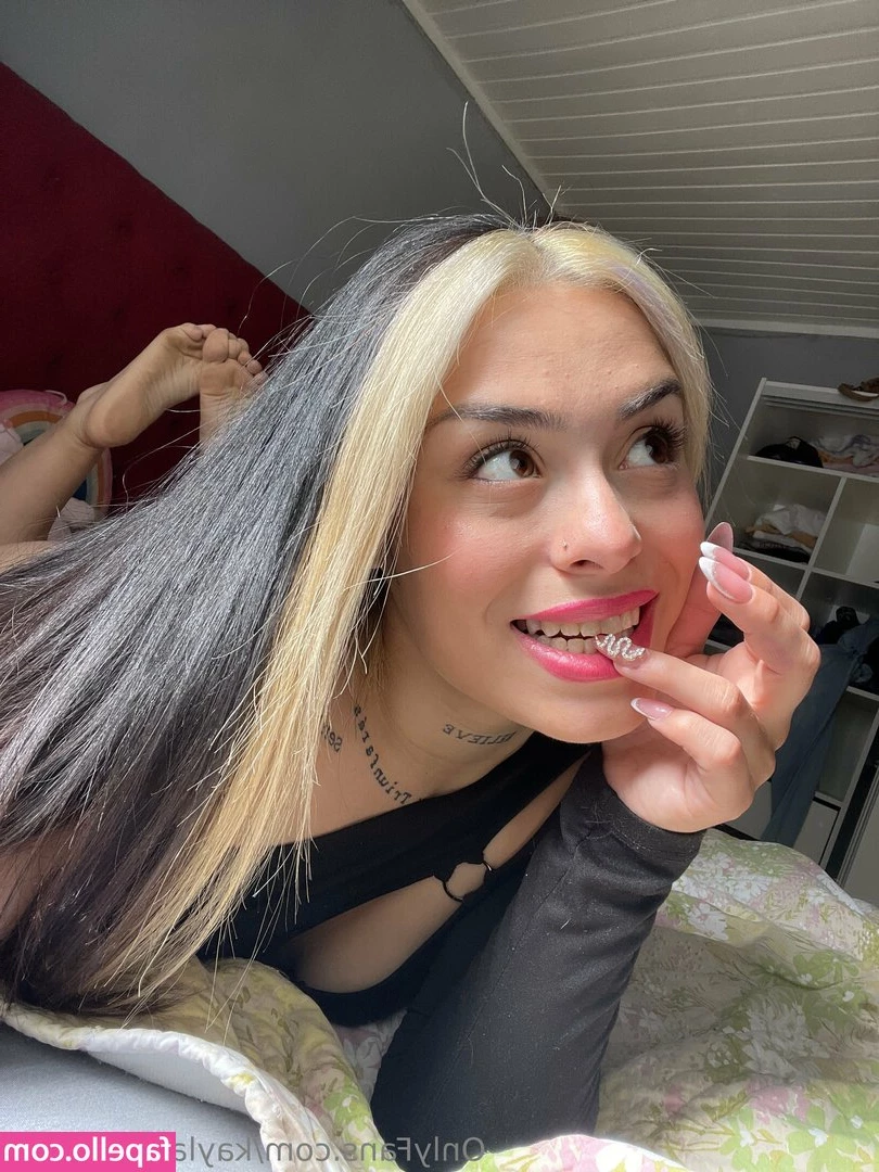 kaylaninewman - i m so sleepyyyyy come cuddle with me