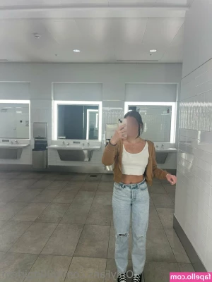 G00dgirlem - leave a little tip for all 8 photos   getting on a plane today so