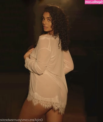 Yournewbestie - use me while im on my knees