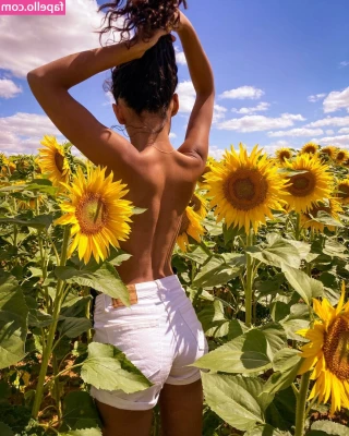 Kiana.pix [ kiana-pix-1 ] - It s fun showing off when anyone can catch you  Welcome to my wild