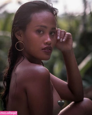 Kiana.pix [ kiana-pix-1 ] - Who wants to play