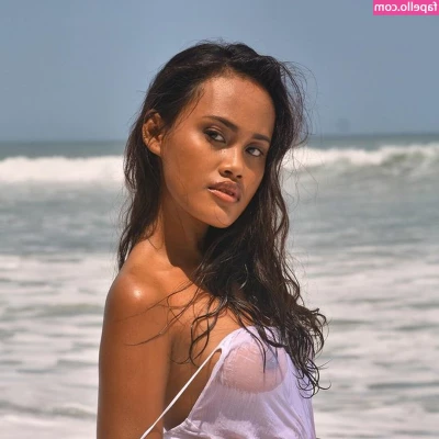 Kiana.pix [ kiana-pix-1 ] - Which neon bathing suit do you like better  Pink or yellow
