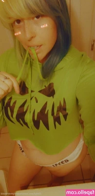 marelymermaid - i fuck my pussy with dildo so hard and deep 😈🍆 For video send