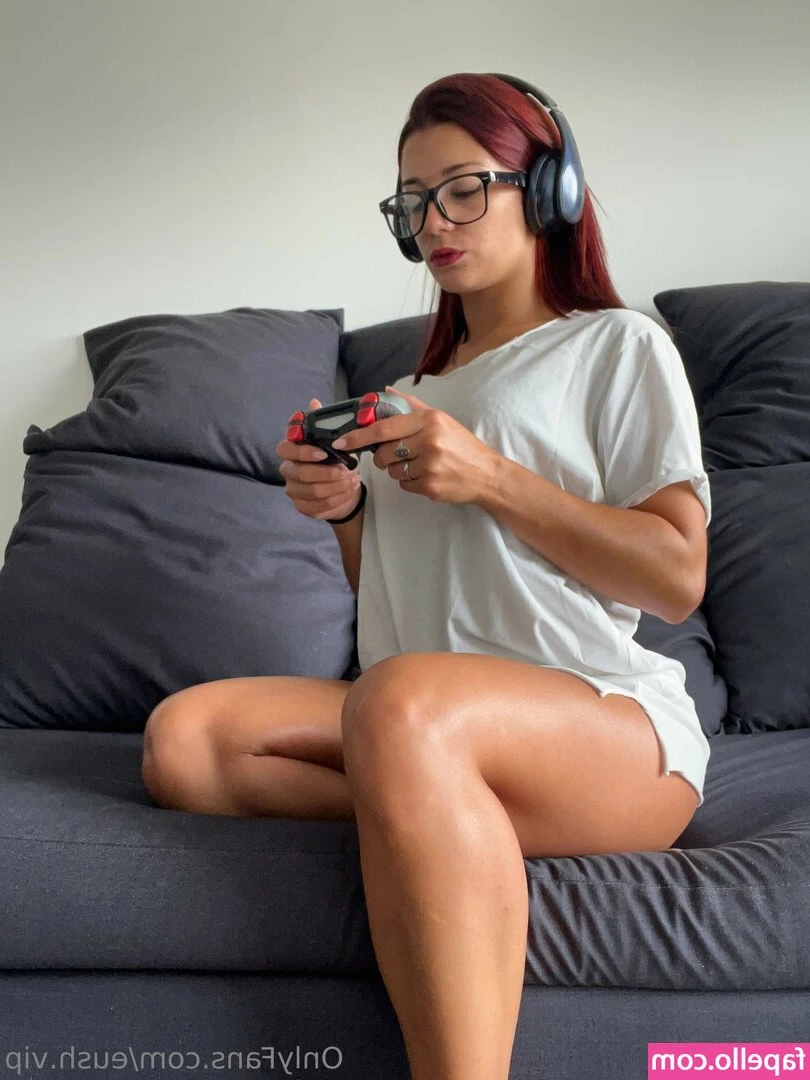 eushhvip - Those slippers are still hard and rough for her feet, maybe some cum