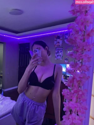 Kura Onee-san [ kura-onee-san ] - Hey.. hey you 😉  Did you know you’re sexy? Just wanted to tell
