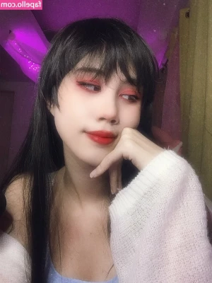 Kura Onee-san [ kura-onee-san ] - Someone take a shower with me