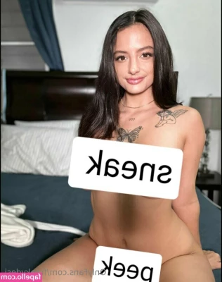 freakydesi - since i never do b amp w pics  scroll for ass